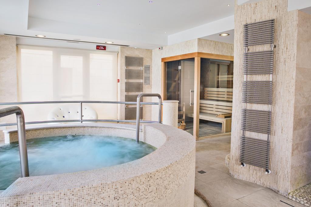 Classic Double Room with Spa Access,641737875:JPEG